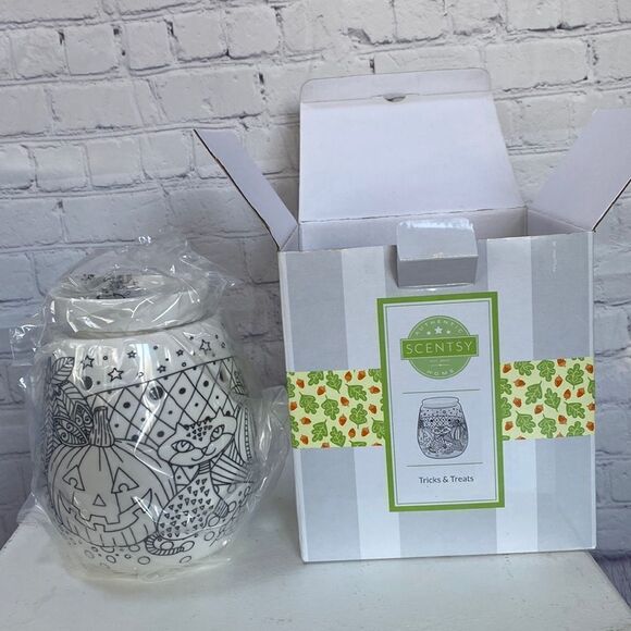 NEW Scentsy Trick or Treat Warmer